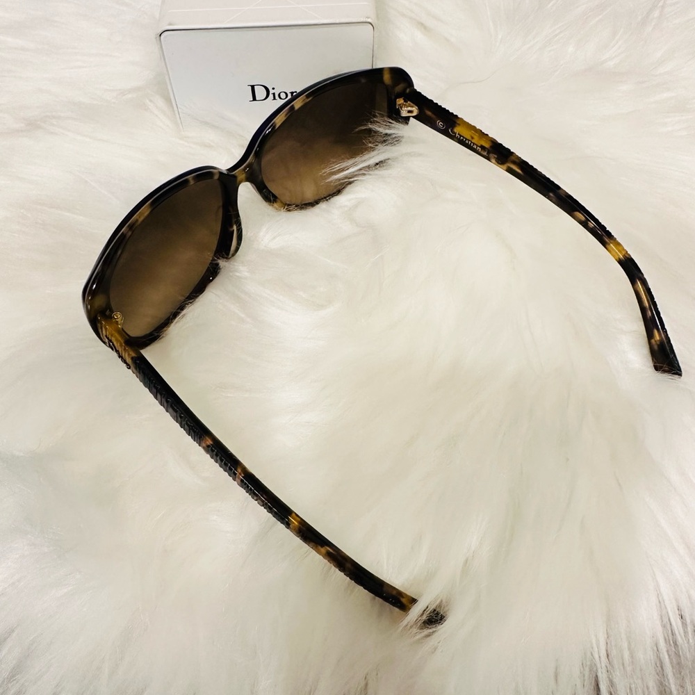 Oversized Dior Black and Brown Sunglasses - Picture 6 of 7